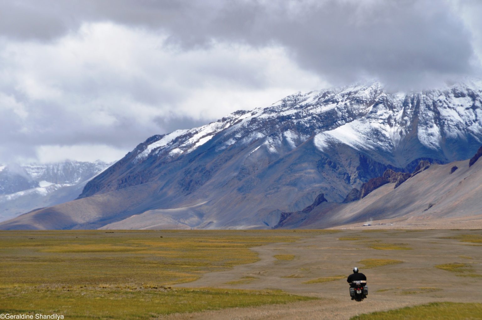 route et paysage inde himalaya en moto